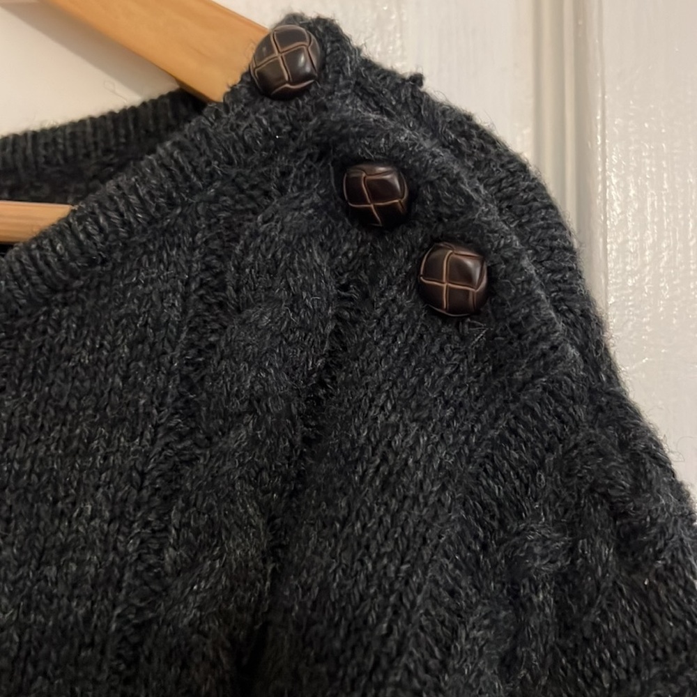 Poncho - Picture 4 of 6